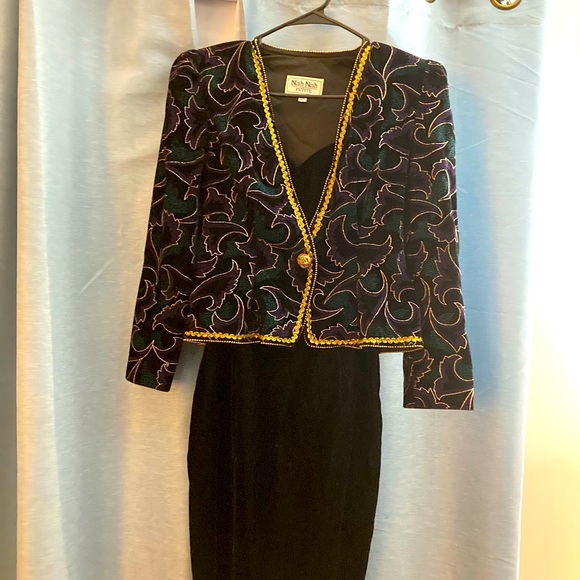 Formal velvet dress/ jacket size 8 - Picture 4 of 16